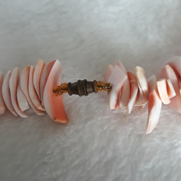 Creamsicle and white colored chunky seashell necklace 18 inches long - Picture 8 of 12